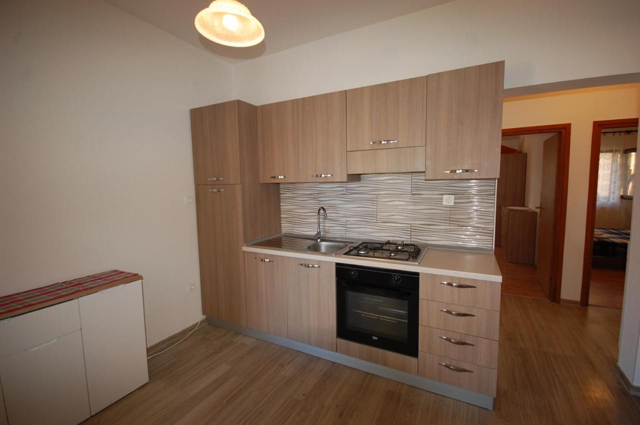 Apartments Snjezana By El-Pi Tours Njivice Exterior photo