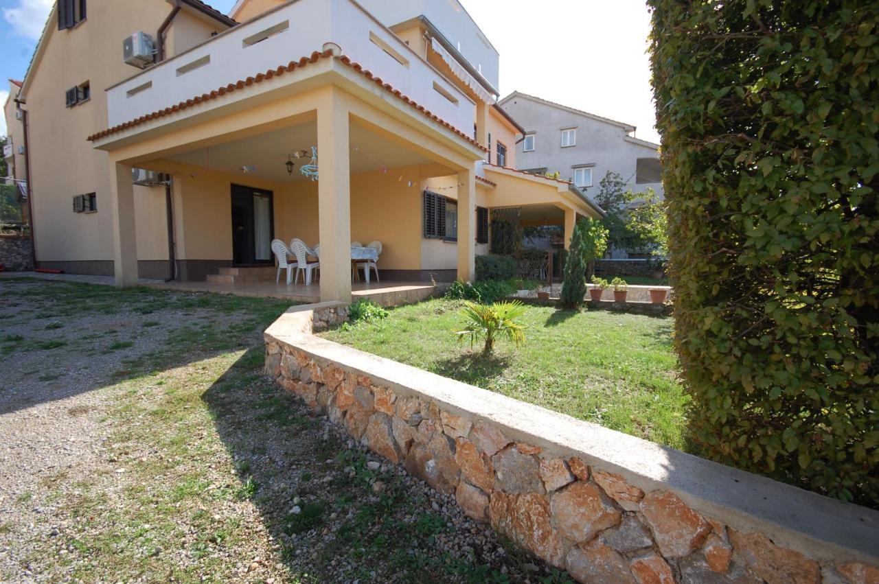 Apartments Snjezana By El-Pi Tours Njivice Exterior photo